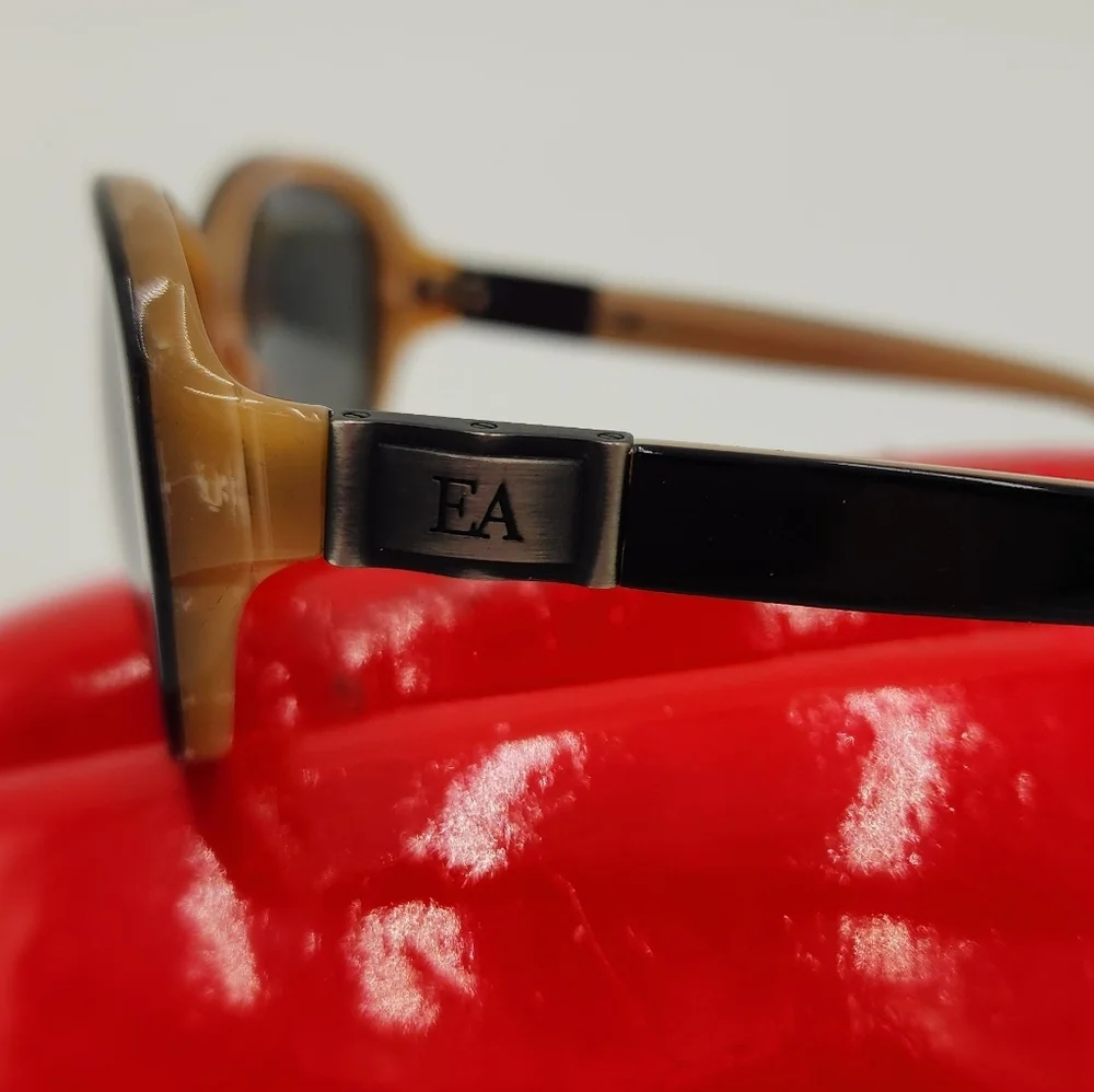 Elizabeth‎ Arden Black Sunglasses With Red Case